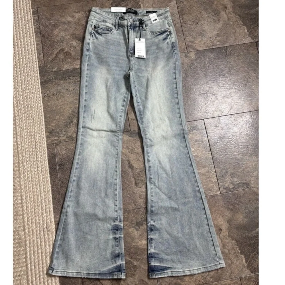 Judy Blue Flare Fit Jeans - Picture 13 of 16